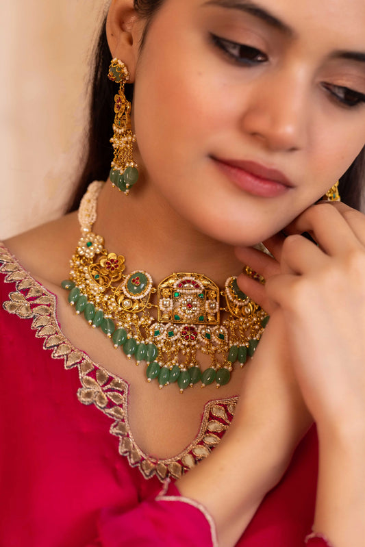 Traditional Green Kundan Choker Necklace Set with Matching Earrings