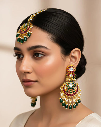 Kundan Maang Tikka and Earrings Set