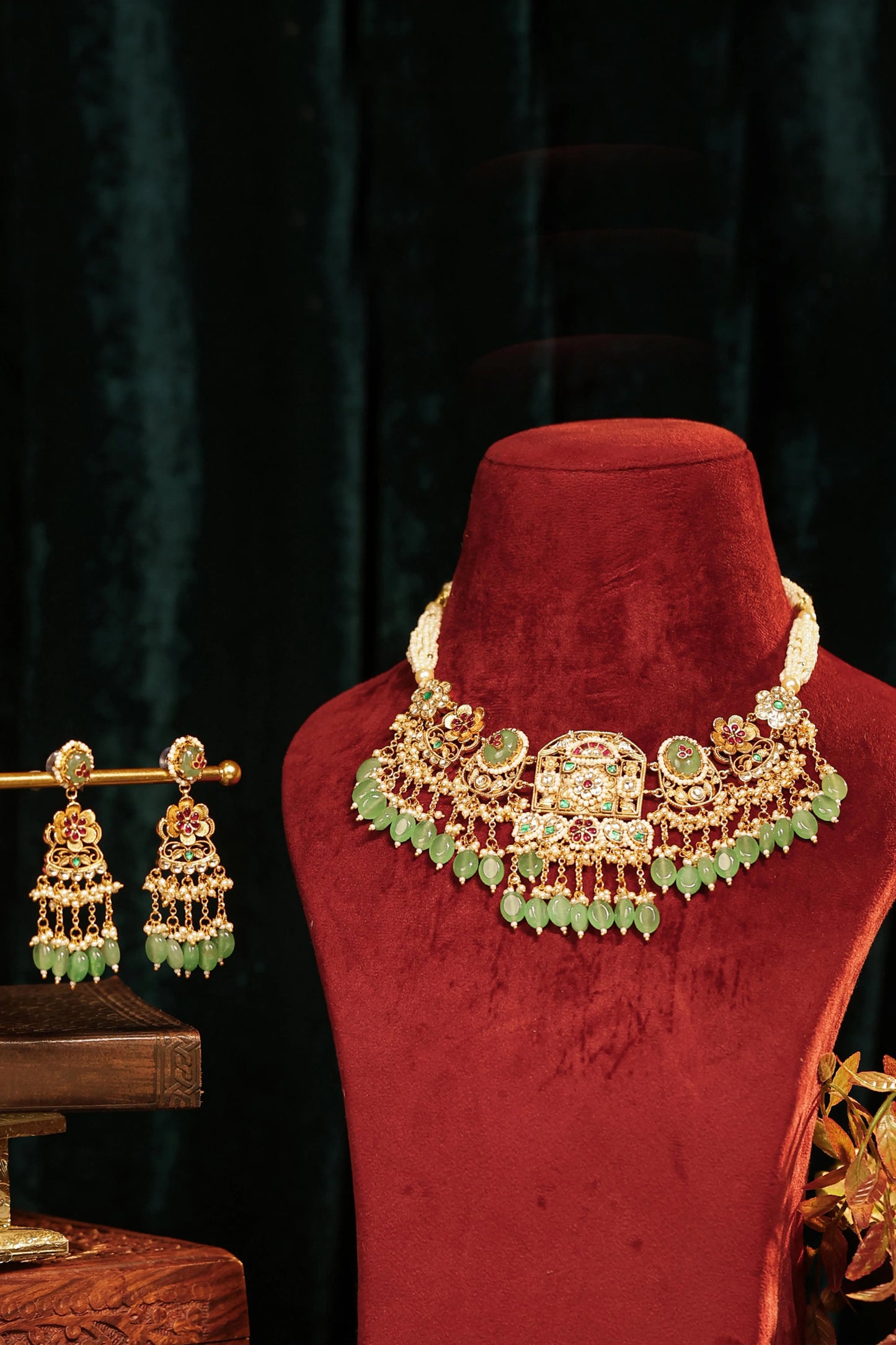 Traditional Green Kundan Choker Necklace Set with Matching Earrings