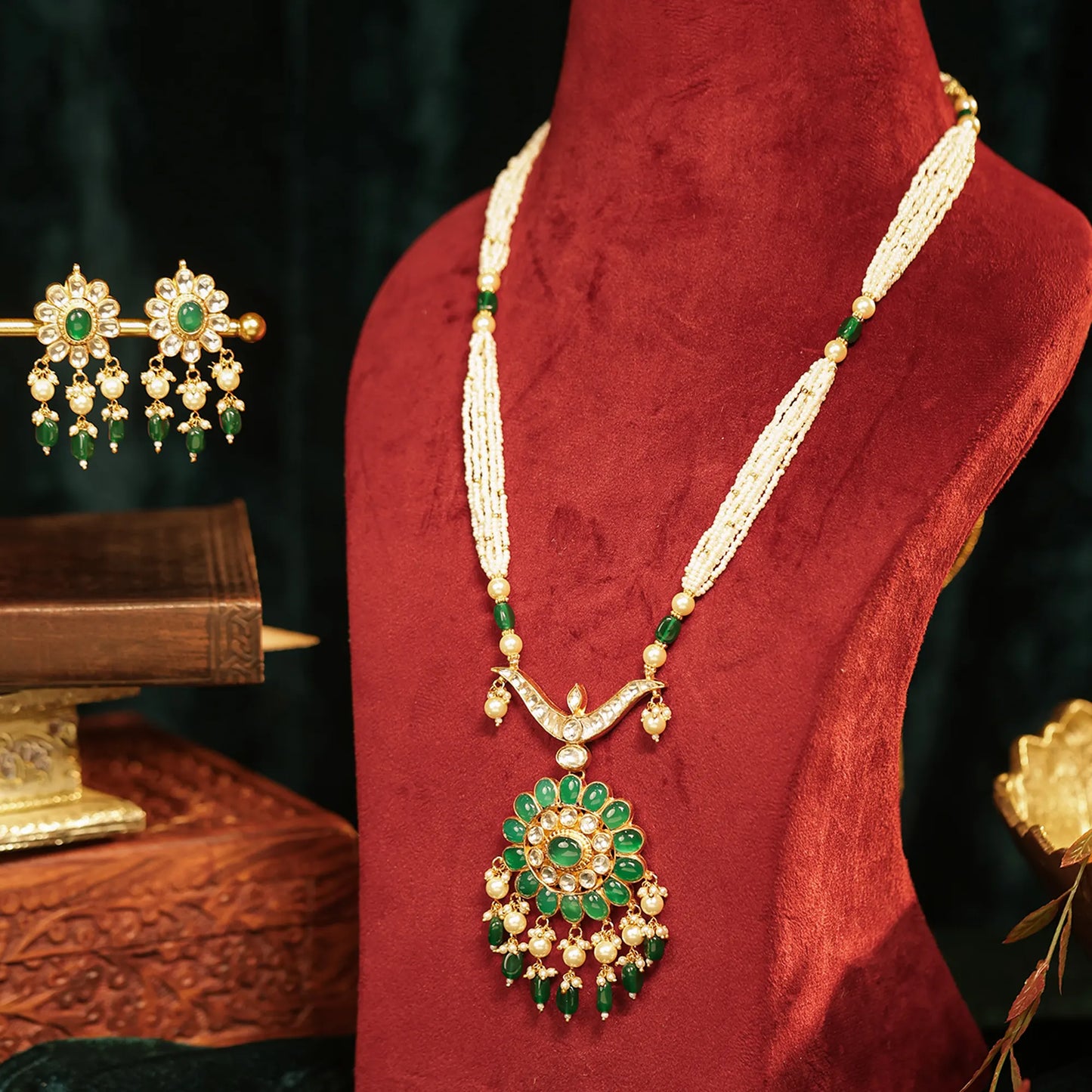 Green Kundan Pendant Necklace Set with Earrings, Polki Bridal Jewelry, Stone Jewelry, Ethnic Wedding Pendant Set