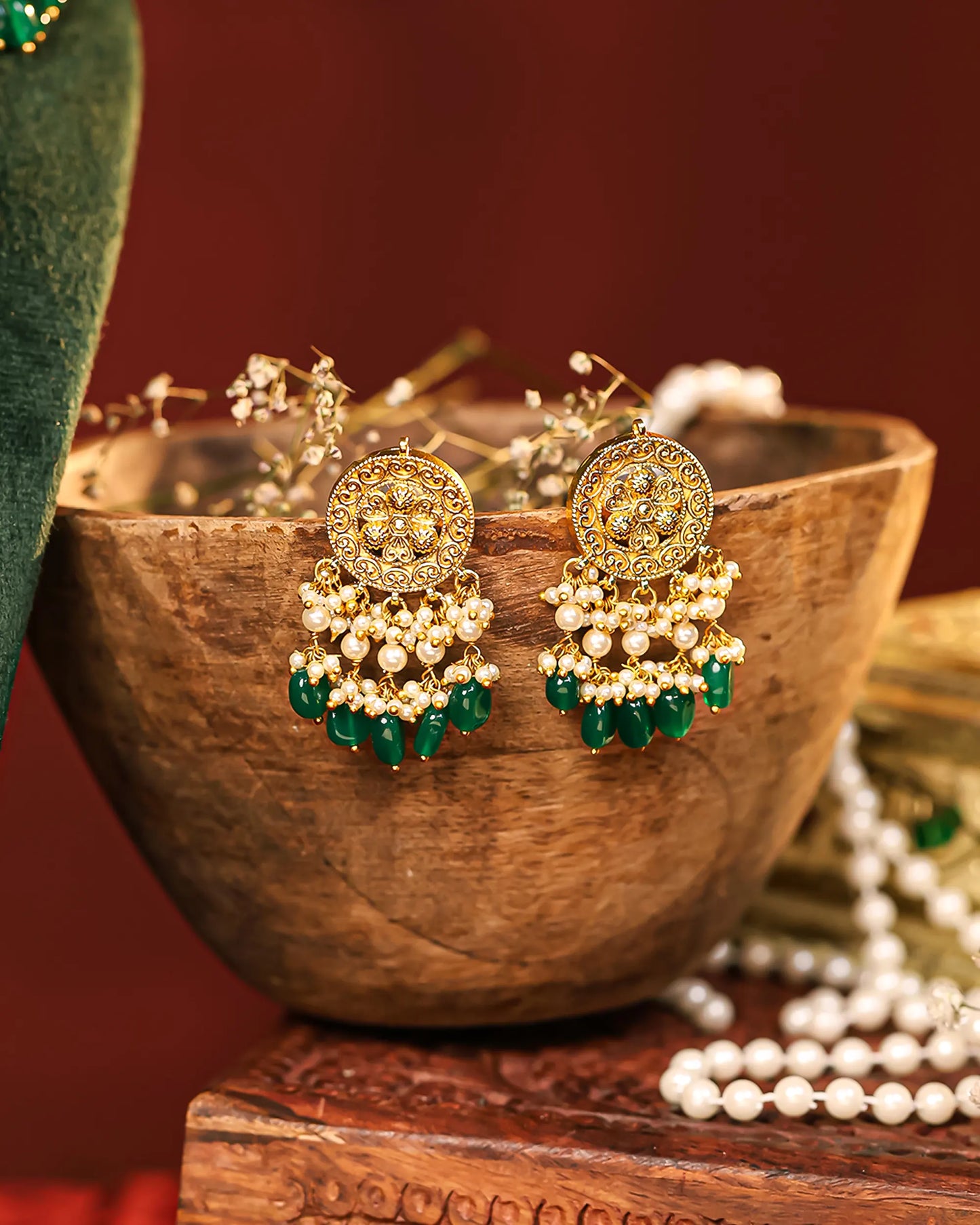 Green Kundan Bridal Necklace Set – Gold Statement Wedding Choker with Pearl Detailing & Matching Earrings