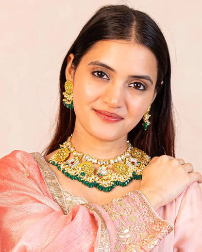 Green Kundan Bridal Necklace Set – Gold Statement Wedding Choker with Pearl Detailing & Matching Earrings