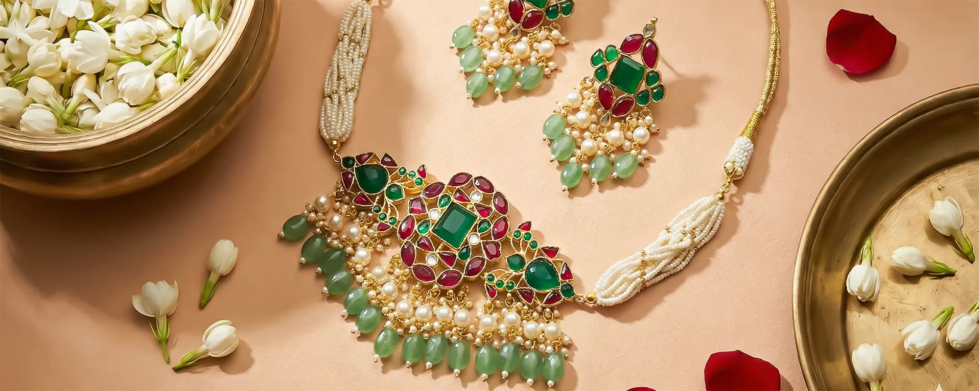 Jewelry set with green and red stones