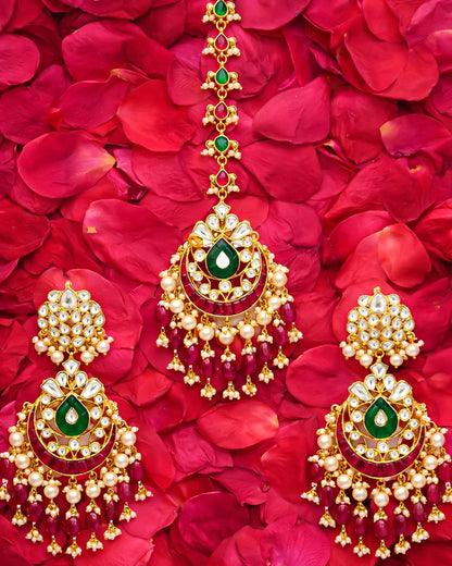 Handmade Kundan Bridal Jewelry Set: Green & Pearl Maang Tikka Earrings