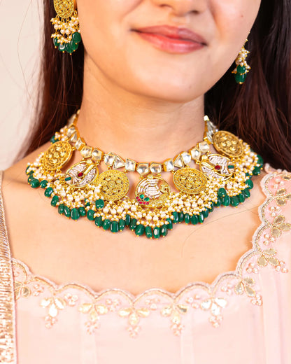 Green Kundan Bridal Necklace Set – Gold Statement Wedding Choker with Pearl Detailing & Matching Earrings