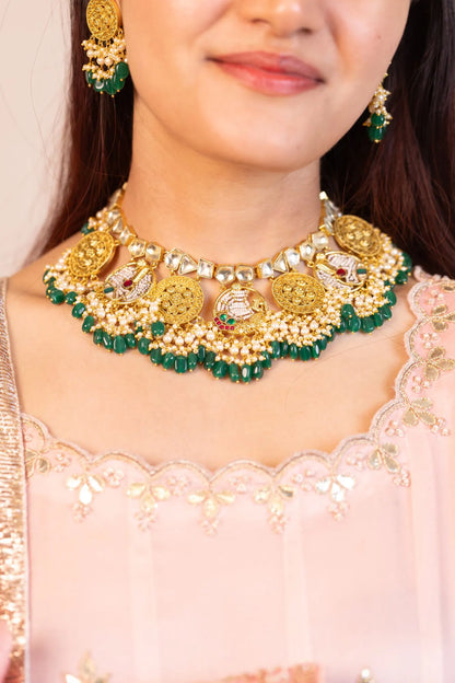 Green Kundan Bridal Necklace Set – Gold Statement Wedding Choker with Pearl Detailing & Matching Earrings