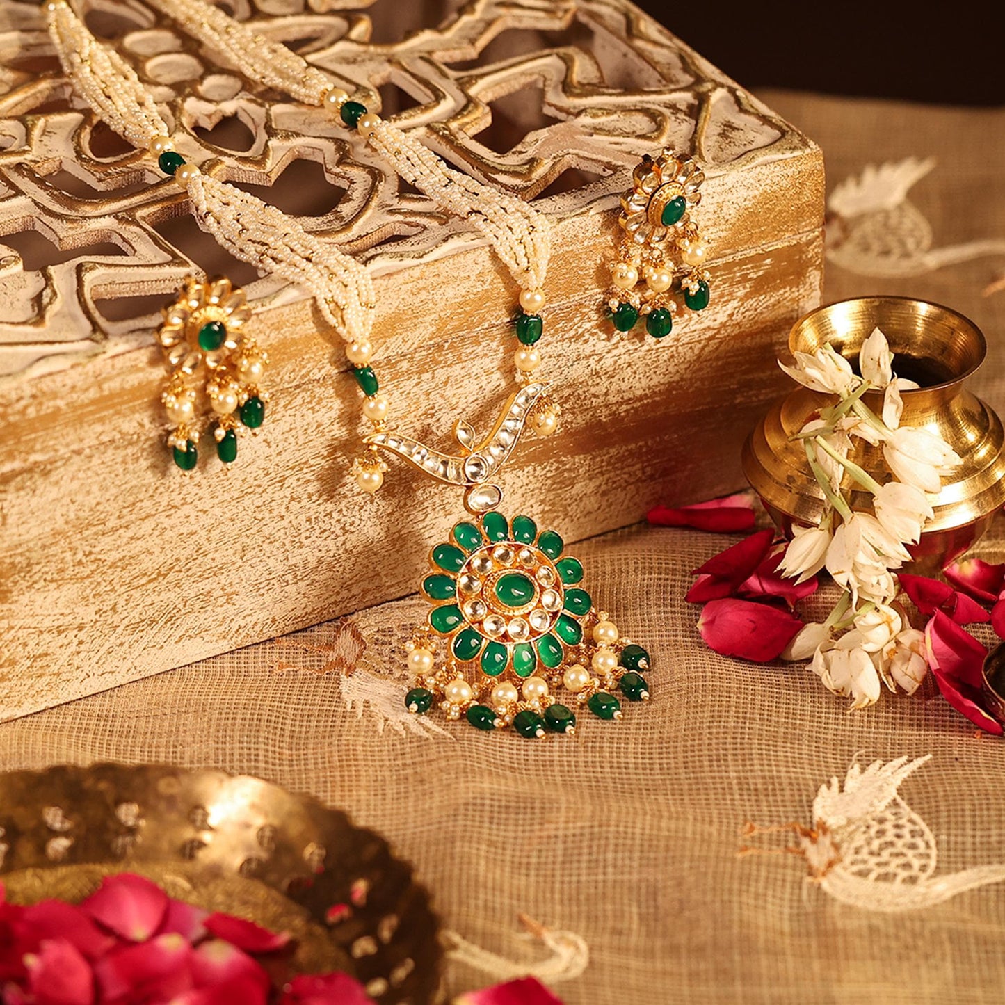 Green Kundan Pendant Necklace Set with Earrings, Polki Bridal Jewelry, Stone Jewelry, Ethnic Wedding Pendant Set