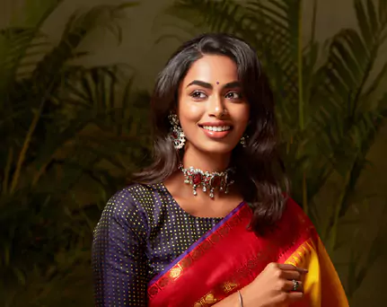 Best Necklaces to Wear with Boat Neck Outfits